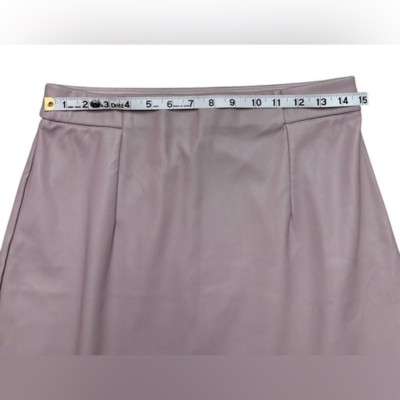 NWOT, Dynamite, Light Pink Faux Leather Skirt, Large - Picture 3 of 9